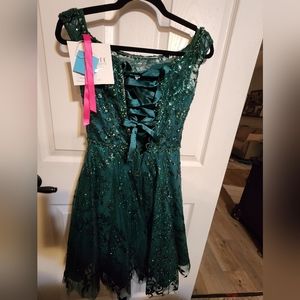 Beautiful emerald green social dress worn for a few hours Morilee brand size 0